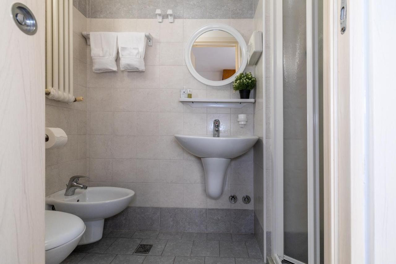 Hotel Alfonsina Riccione Eksteriør bilde