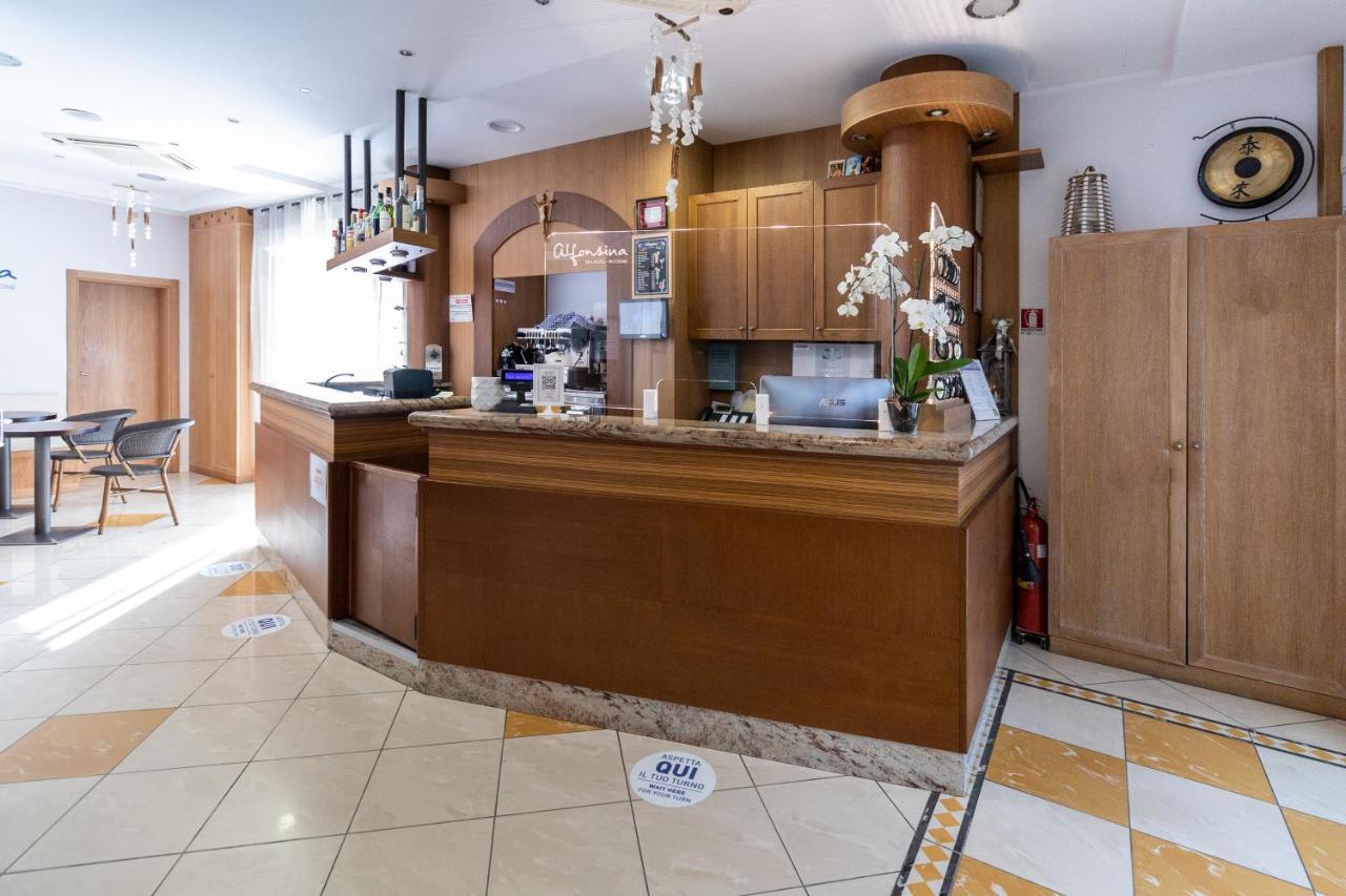 Hotel Alfonsina Riccione Eksteriør bilde