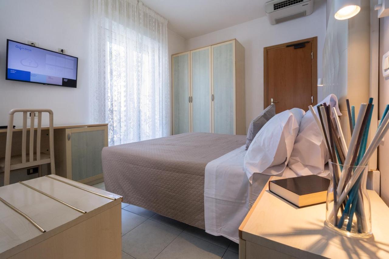 Hotel Alfonsina Riccione Eksteriør bilde