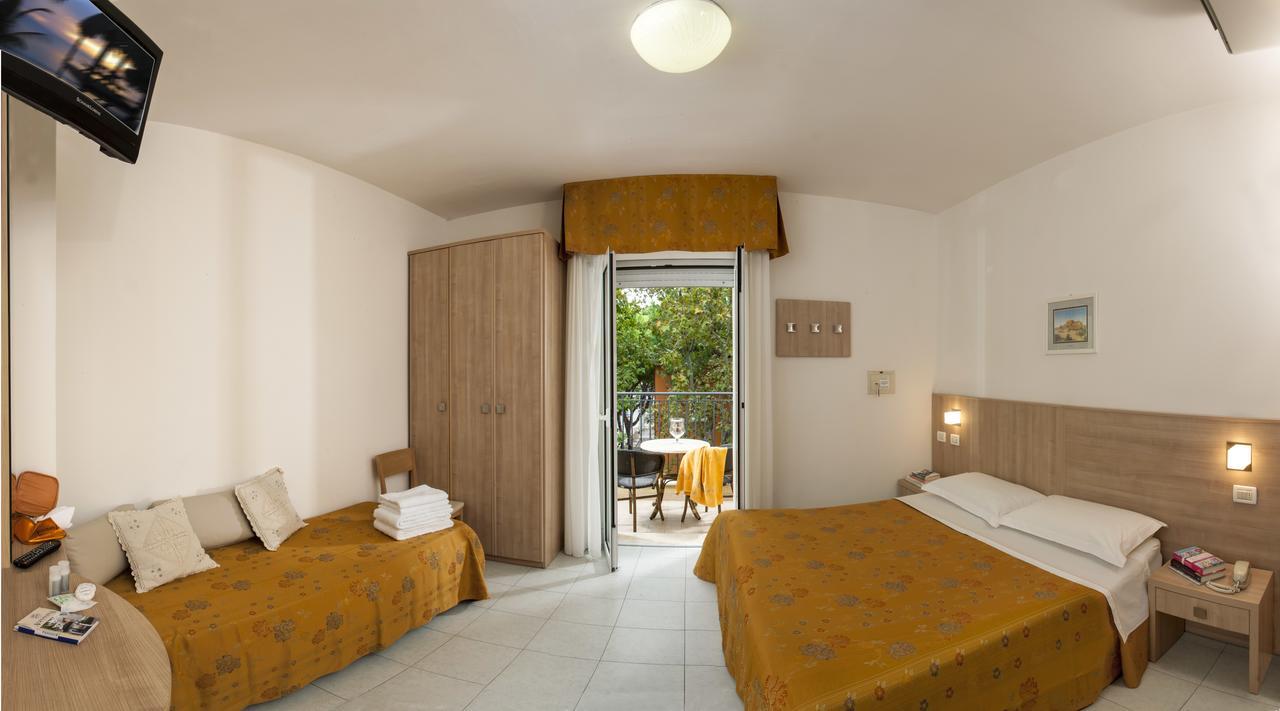 Hotel Alfonsina Riccione Eksteriør bilde